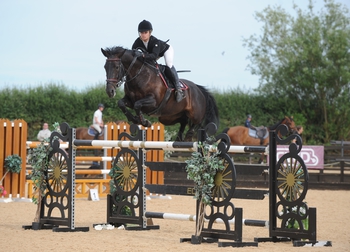 Rebecca Mason takes victory in the Connolly’s RED MILLS Senior Newcomers Second Round at Weston Lawns Equitation Centre